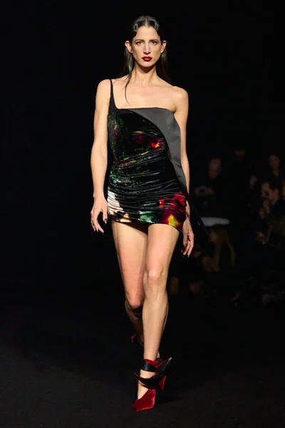 Look 16